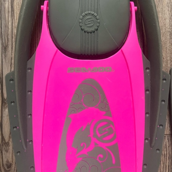 Pink Seadoo snorkelling fins with mesh carrying bag size M (7-10) - Picture 5 of 7